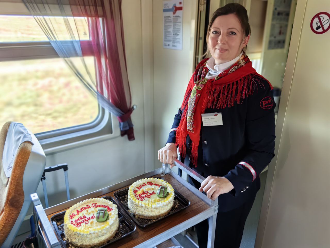 Викторина, фотосессии, угощения: железнодорожники провели серию активностей для путешественников в скором пригородном поезде Алтая
