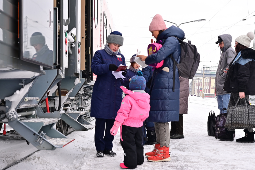 222 тысячи пассажиров совершили поездки в алтайских поездах пригородного сообщения в праздничные дни